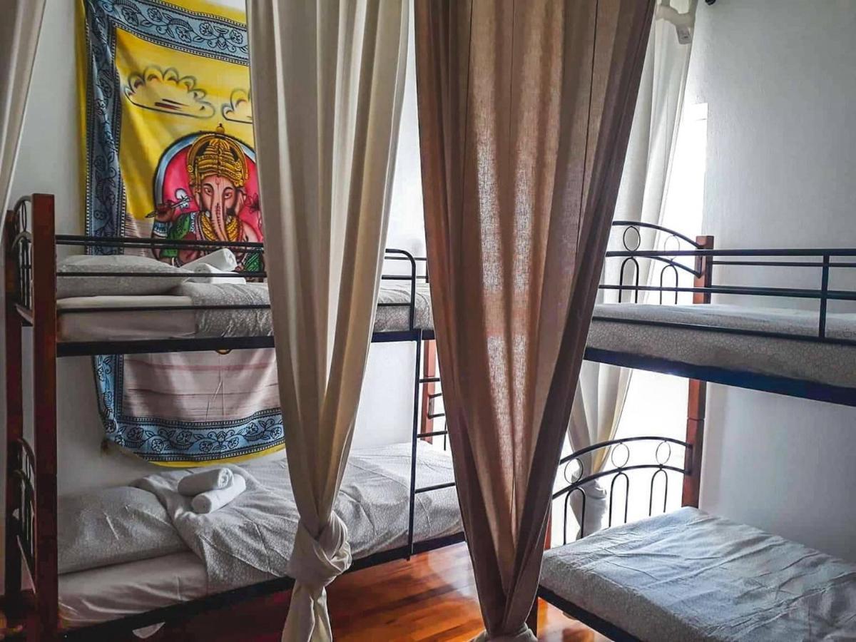 Urban Yoga House Hostel & Retreat Янина Экстерьер фото