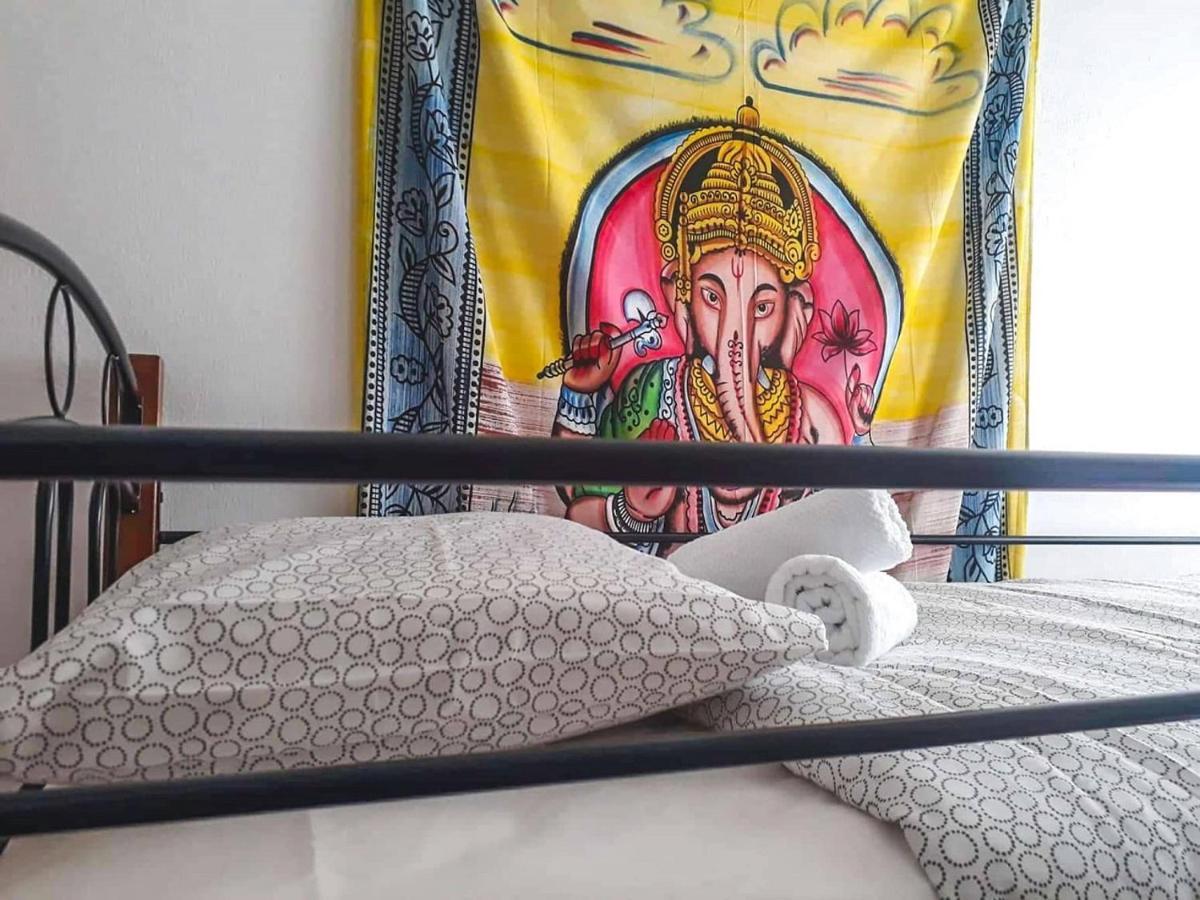 Urban Yoga House Hostel & Retreat Янина Экстерьер фото
