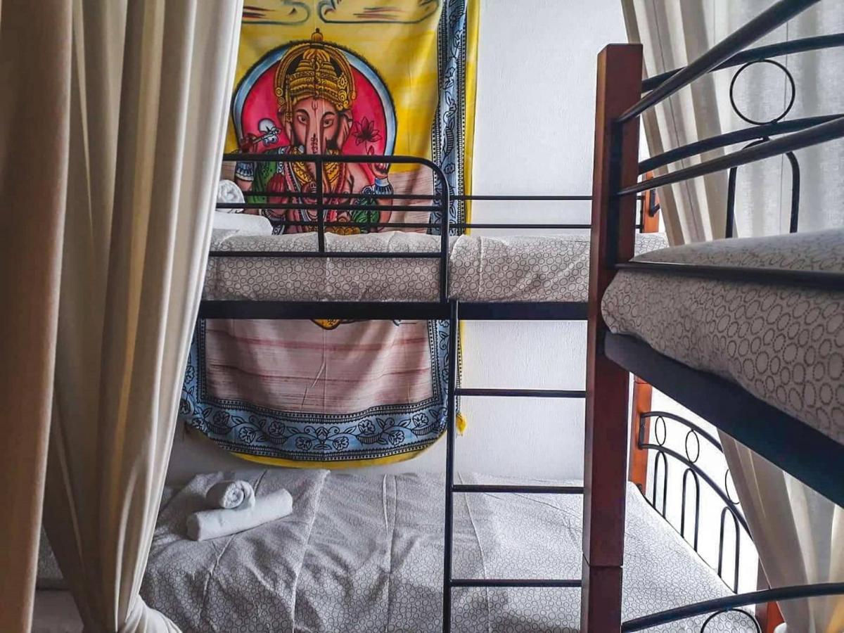 Urban Yoga House Hostel & Retreat Янина Экстерьер фото
