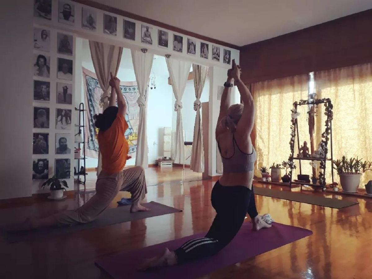 Urban Yoga House Hostel & Retreat Янина Экстерьер фото