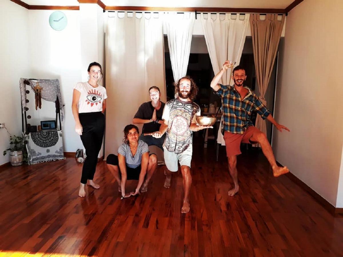 Urban Yoga House Hostel & Retreat Янина Экстерьер фото