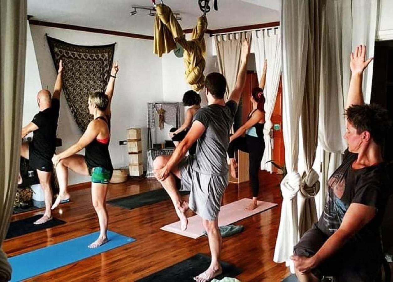 Urban Yoga House Hostel & Retreat Янина Экстерьер фото