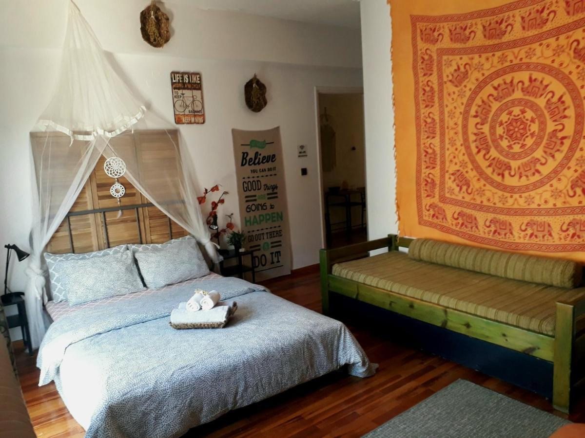 Urban Yoga House Hostel & Retreat Янина Экстерьер фото